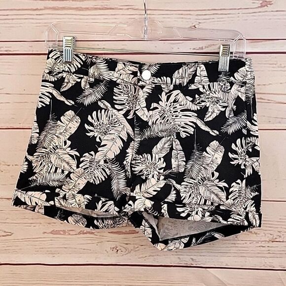 H&M | Divided Black White Palm Leaf Print Shorts - Picture 3 of 5